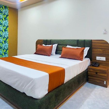 Hotel Nova Blue Ахмедабад Экстерьер фото
