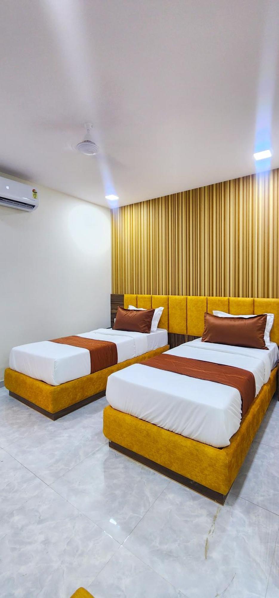 Hotel Nova Blue Ахмедабад Экстерьер фото