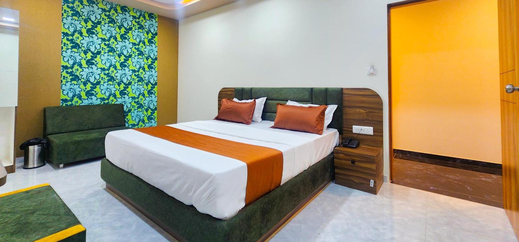 Hotel Nova Blue Ахмедабад Экстерьер фото