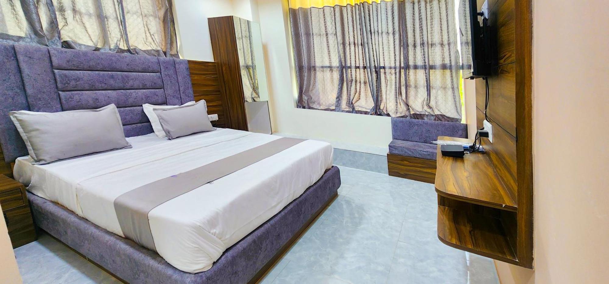 Hotel Nova Blue Ахмедабад Экстерьер фото