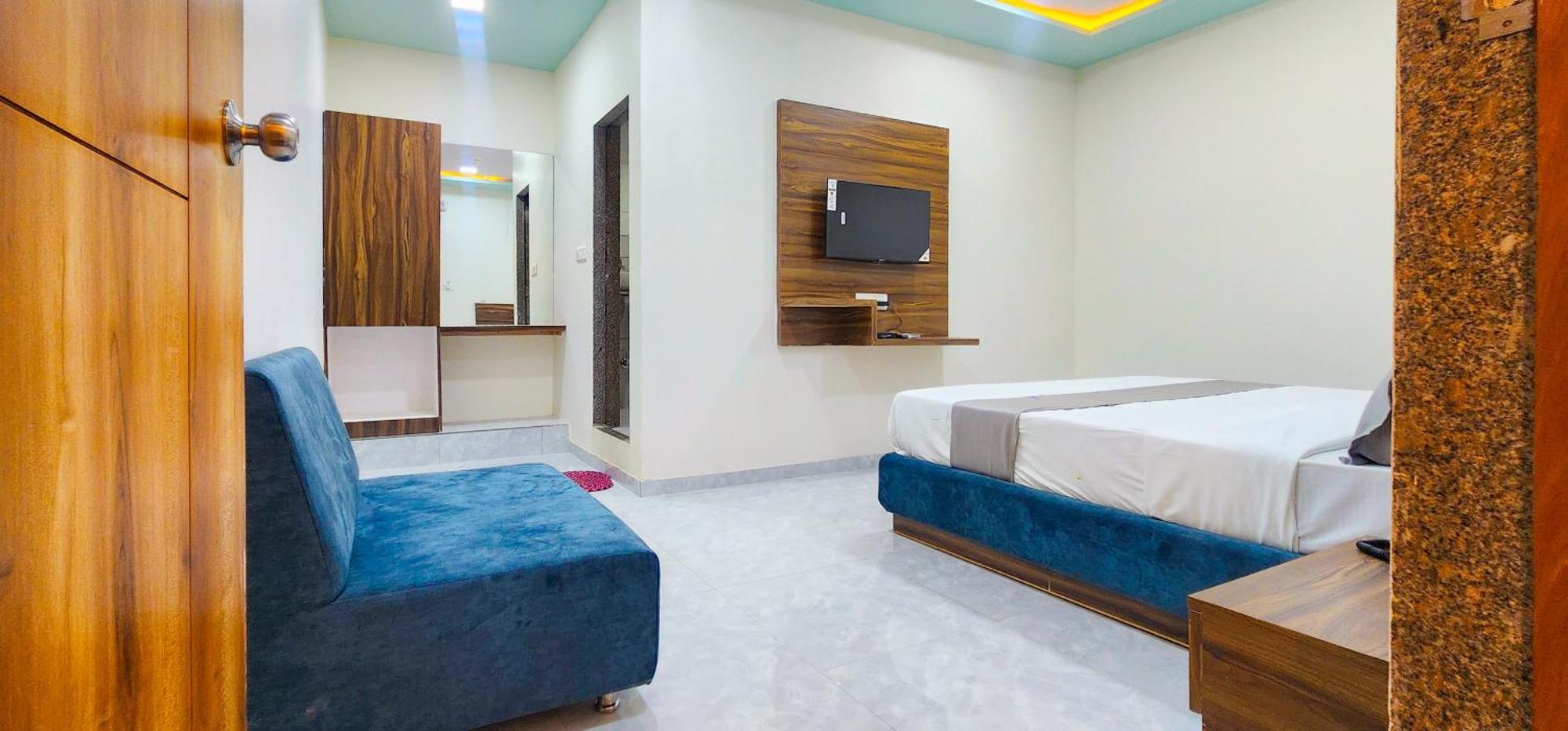 Hotel Nova Blue Ахмедабад Экстерьер фото