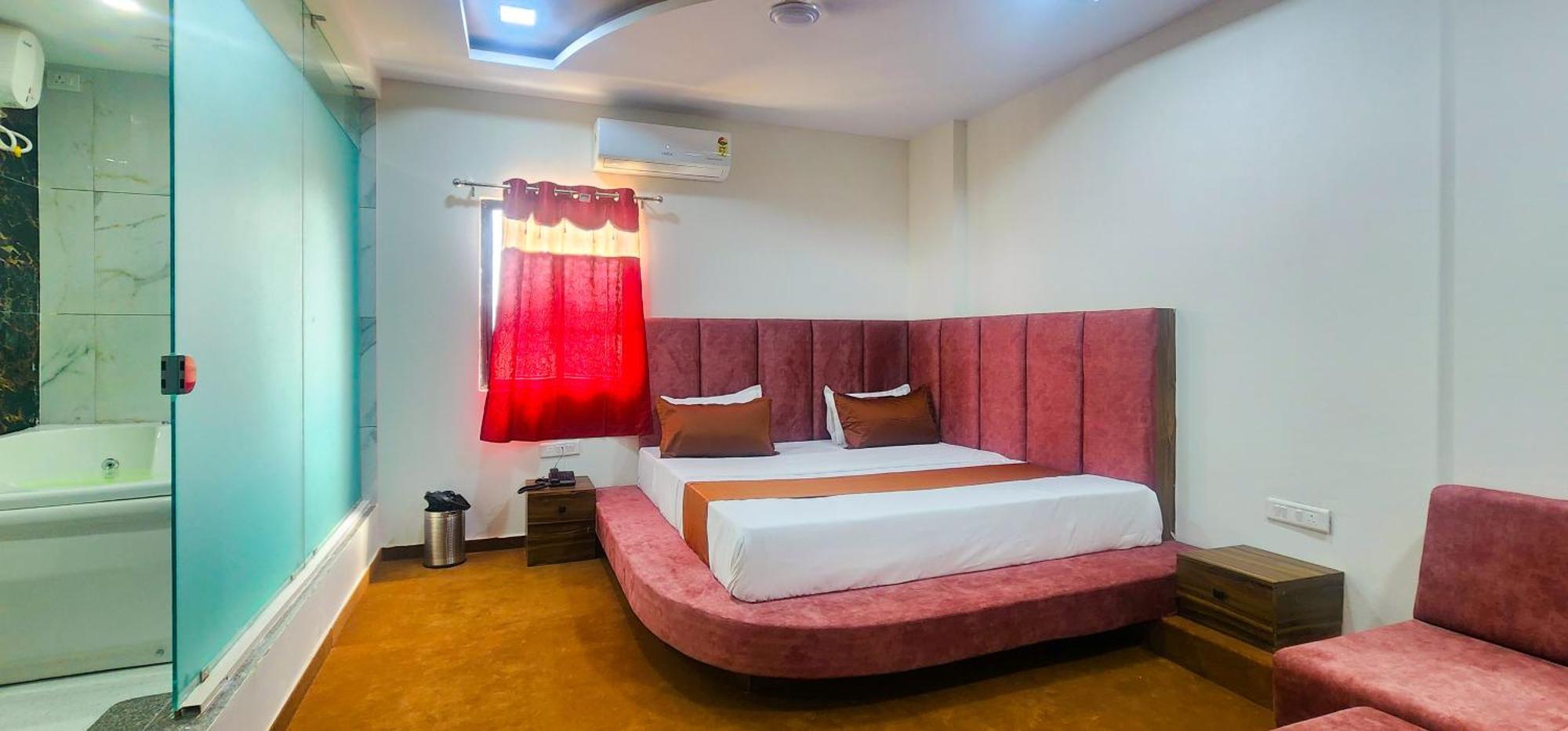 Hotel Nova Blue Ахмедабад Экстерьер фото