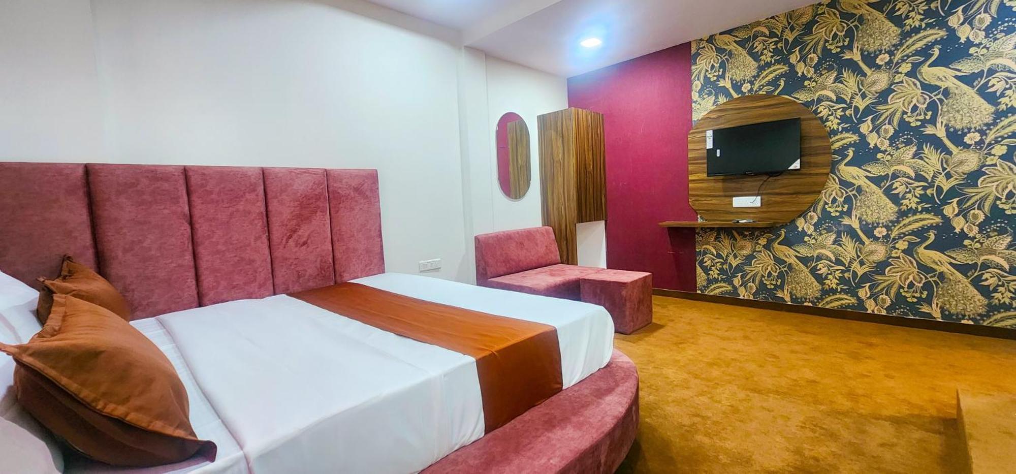 Hotel Nova Blue Ахмедабад Экстерьер фото