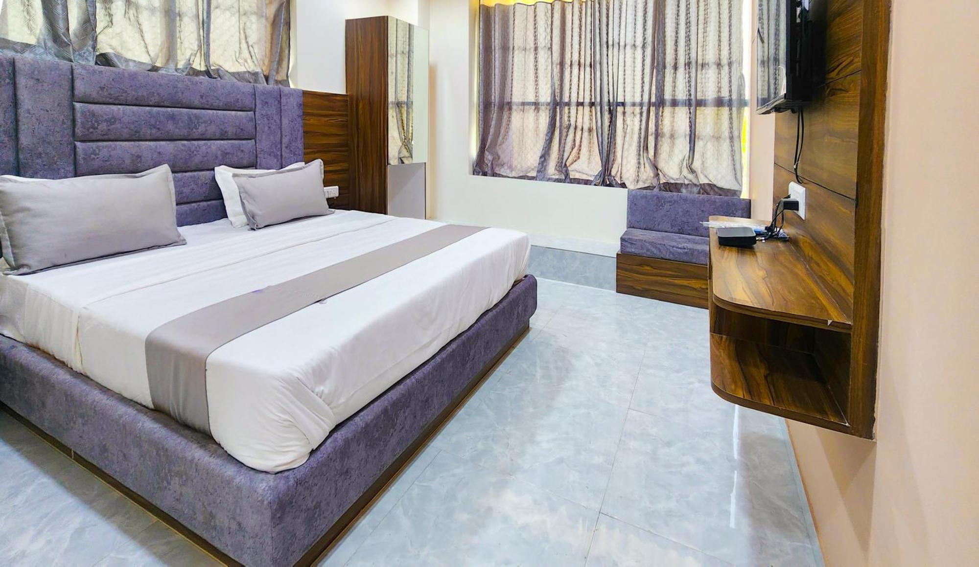 Hotel Nova Blue Ахмедабад Экстерьер фото