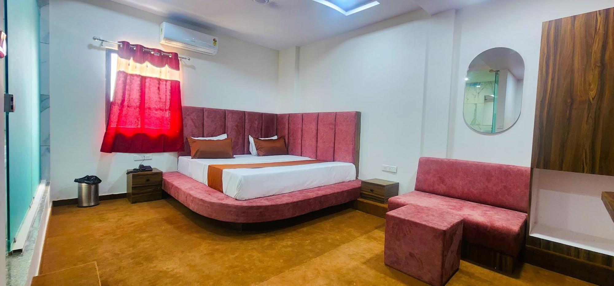 Hotel Nova Blue Ахмедабад Экстерьер фото