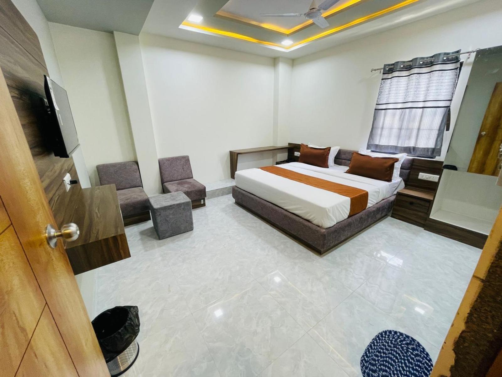 Hotel Nova Blue Ахмедабад Экстерьер фото
